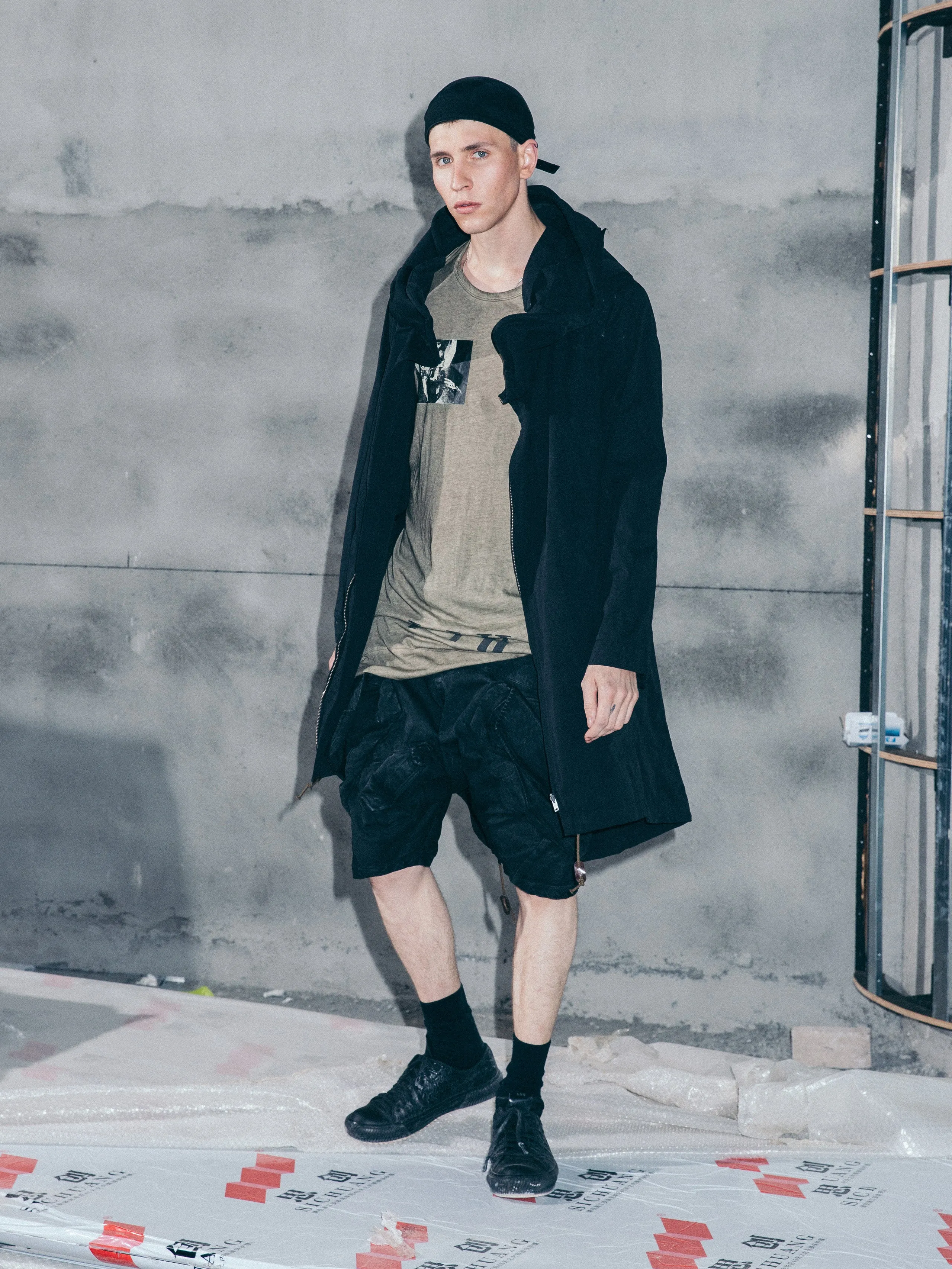 DYED STRUCTURAL WIRE LONG REVERSIBLE HOODED PARKA