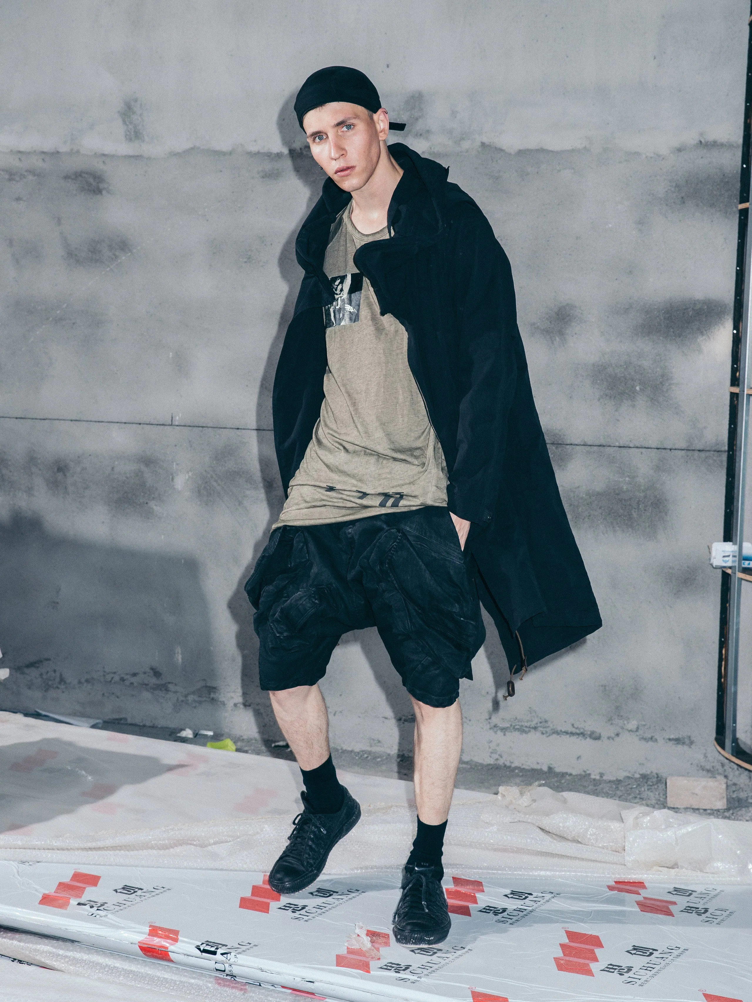 DYED STRUCTURAL WIRE LONG REVERSIBLE HOODED PARKA