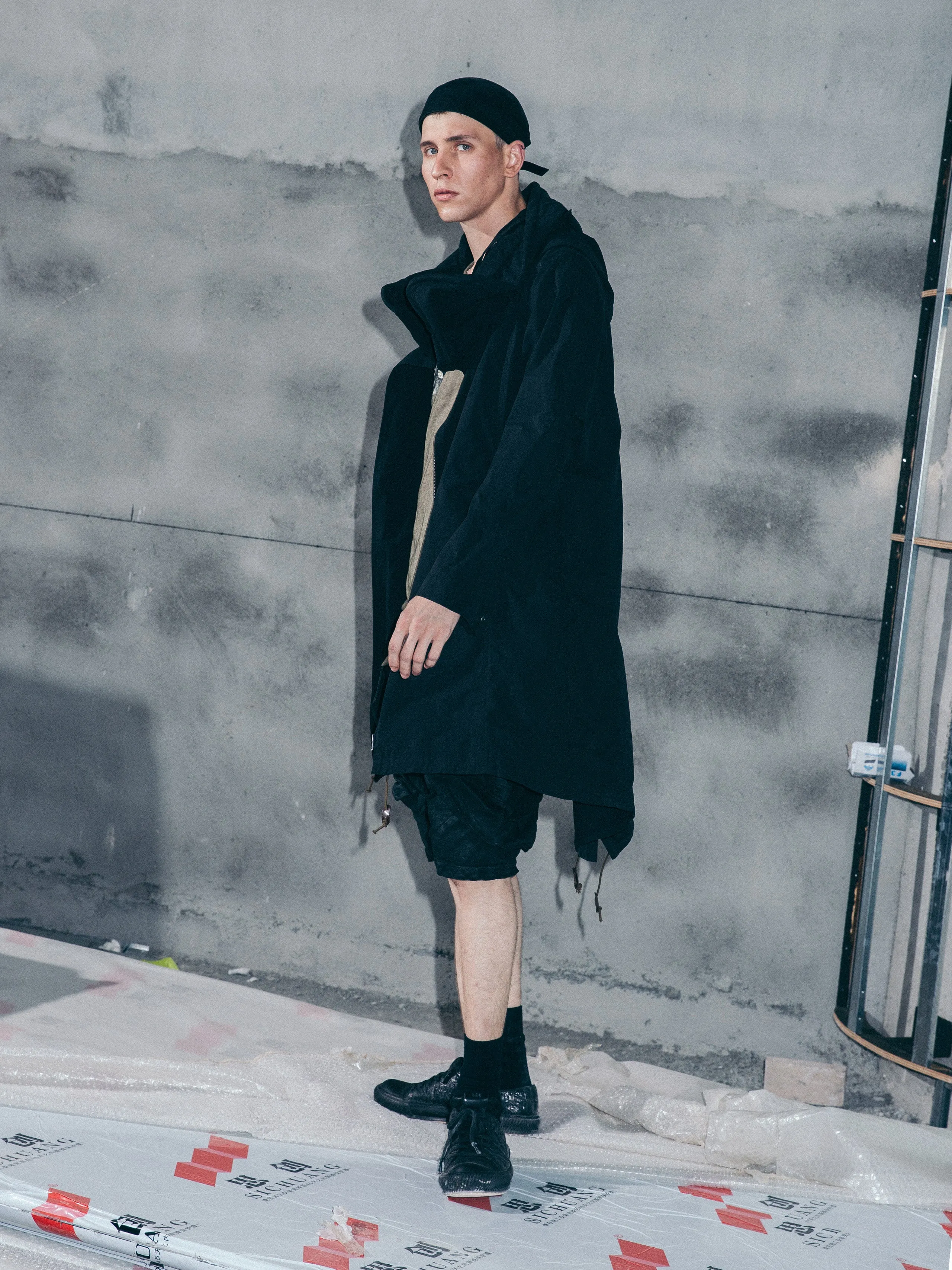 DYED STRUCTURAL WIRE LONG REVERSIBLE HOODED PARKA