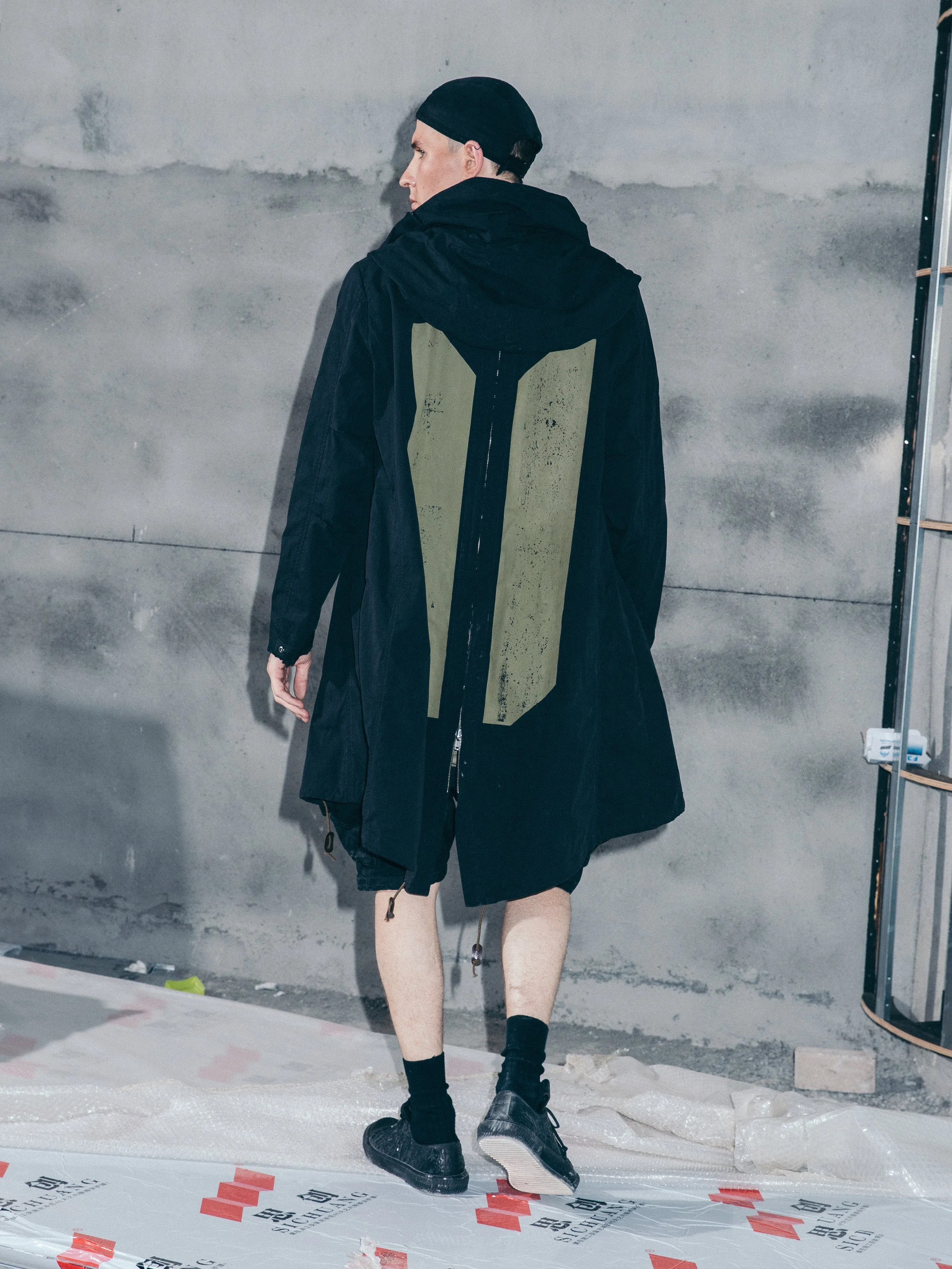 DYED STRUCTURAL WIRE LONG REVERSIBLE HOODED PARKA
