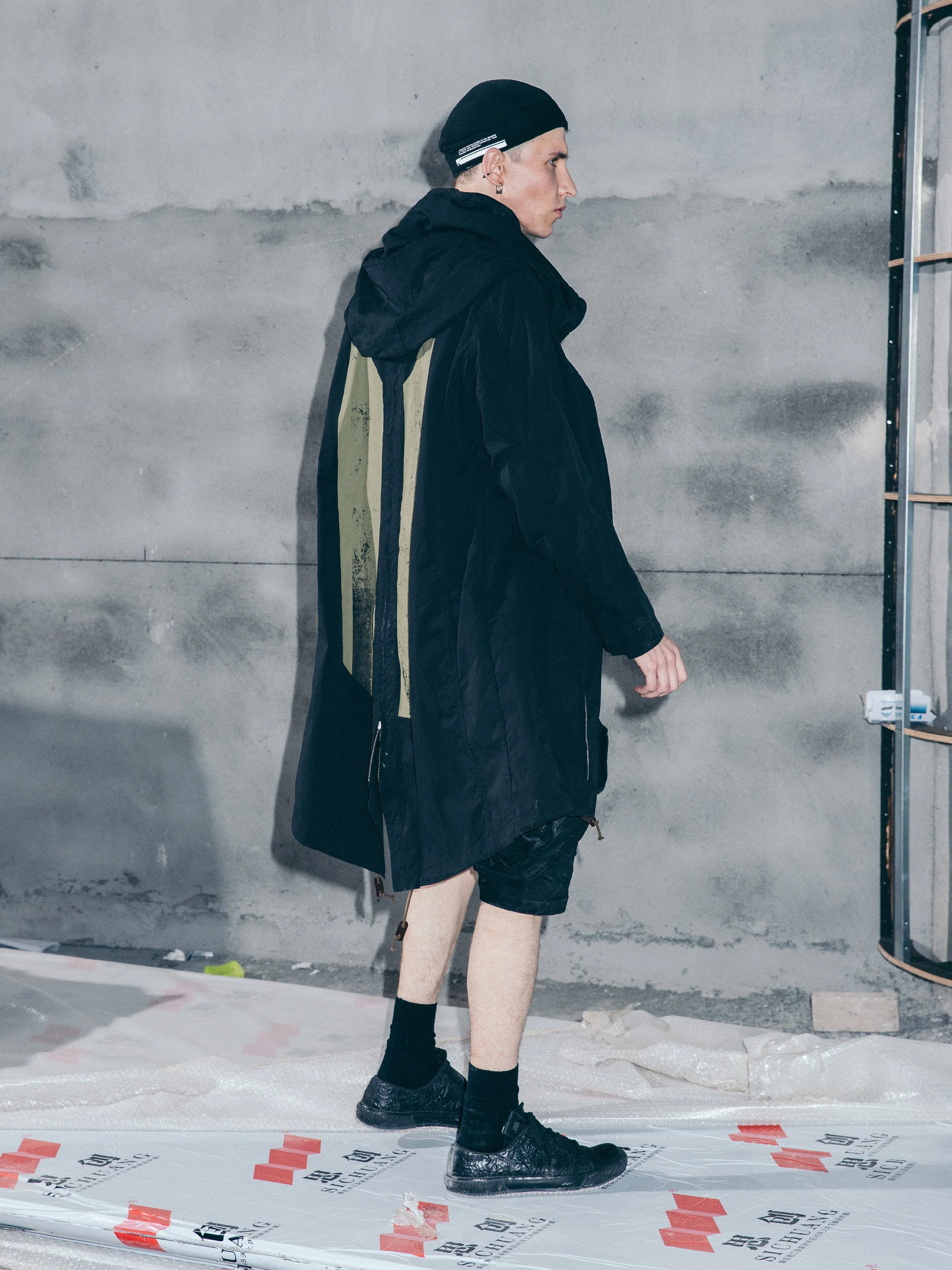 DYED STRUCTURAL WIRE LONG REVERSIBLE HOODED PARKA