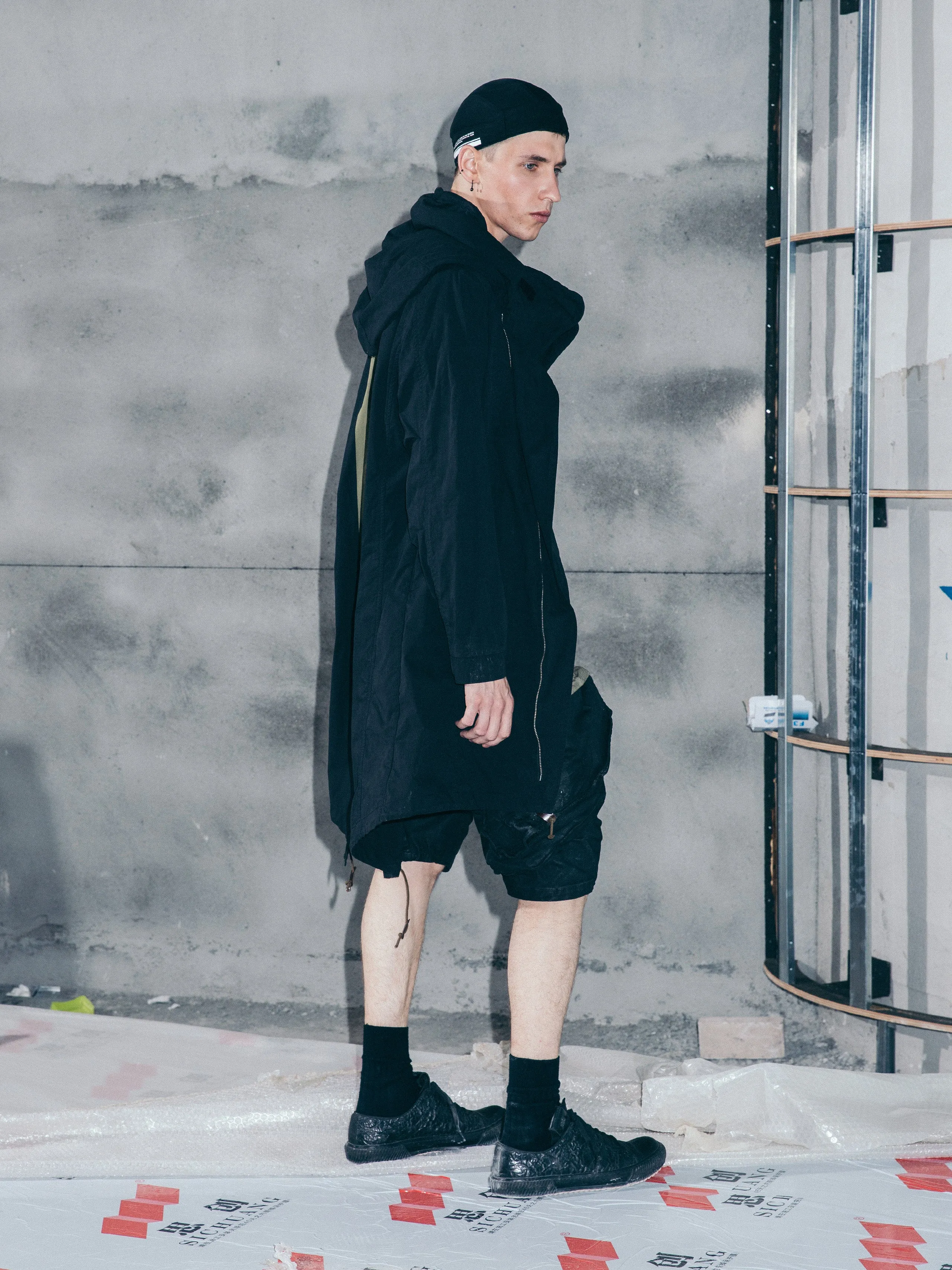 DYED STRUCTURAL WIRE LONG REVERSIBLE HOODED PARKA