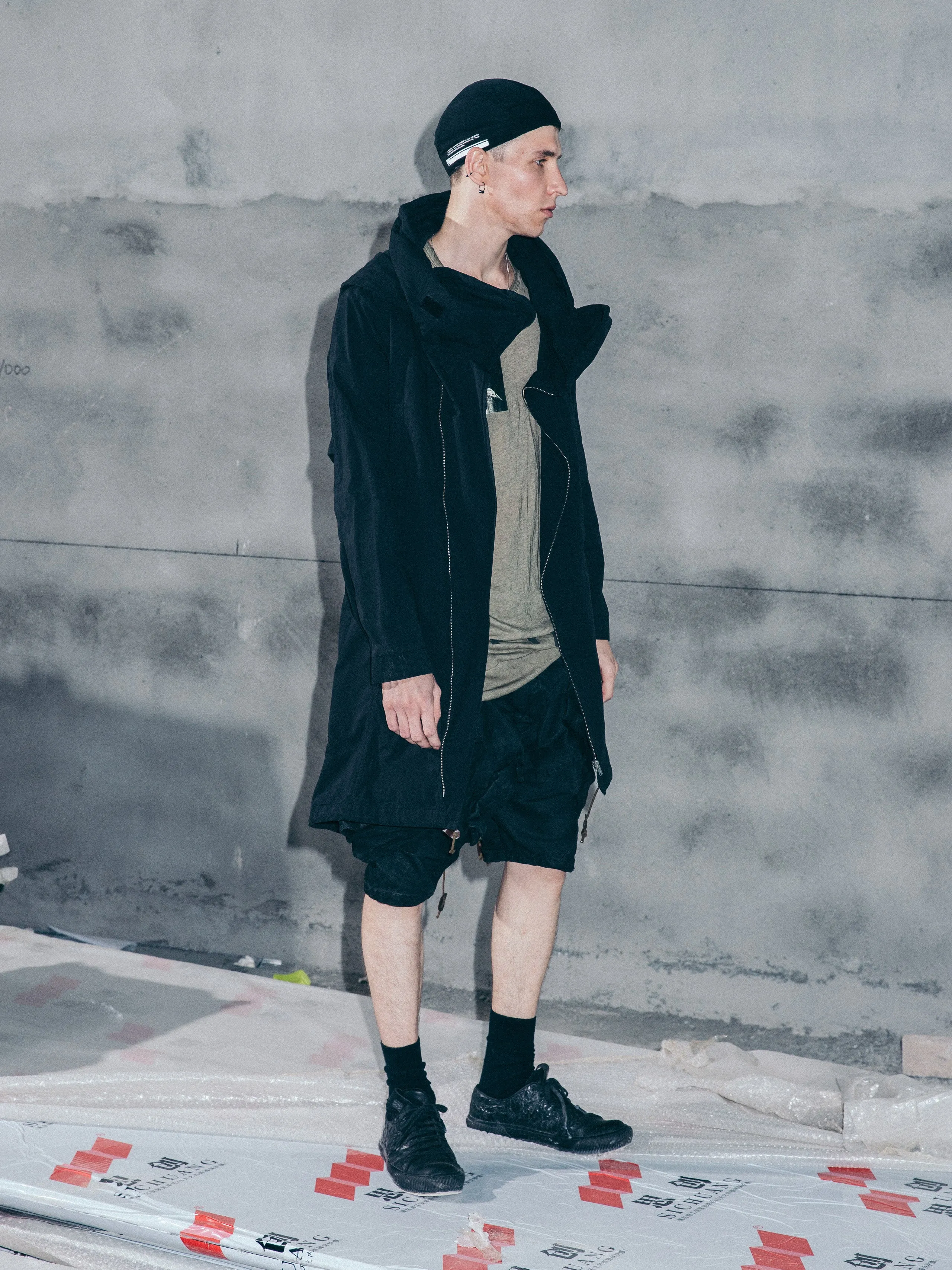 DYED STRUCTURAL WIRE LONG REVERSIBLE HOODED PARKA